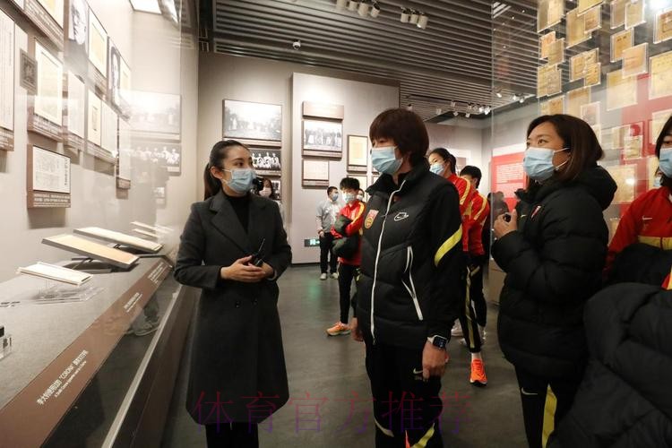 中国国家女子足球队集体瞻仰中共一大会址 中国国家女子足球队集体瞻仰中共一大会址